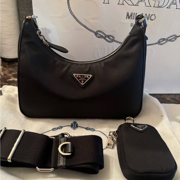 Prada Re-Edition 2005 handbag - Picture 2 of 12